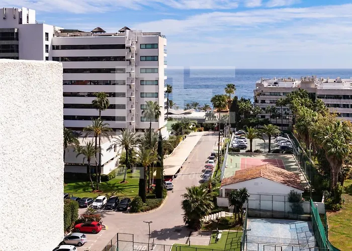 Nuevo Y Lujoso En Centro A Pie De Playa 625 マルベーリャ